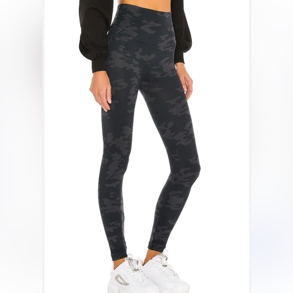 SPANX seamless camo leggings look at me now black size small - Picture 6 of 7